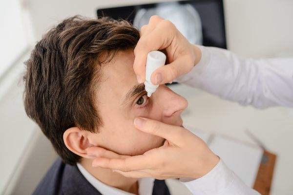 gravesova bolezen in kapljice za oči: blaženje občutka suhih oči